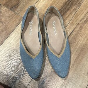 VIVAIA Pointed-Toe V-Cut Flats in SANDY BLUE EU39